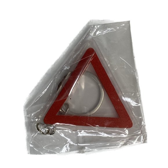 SQUID GAME KEYCHAIN TRIANGLE - Picture 2 of 2